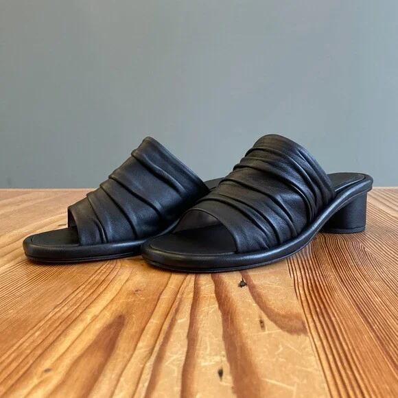 40 - Lauren Manoogian Black Leather Ruche Slide Heels Shoes NEW w/ Box 0416JW - Picture 5 of 7